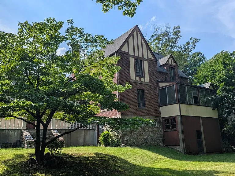 78 Roe Ave — Photo 3