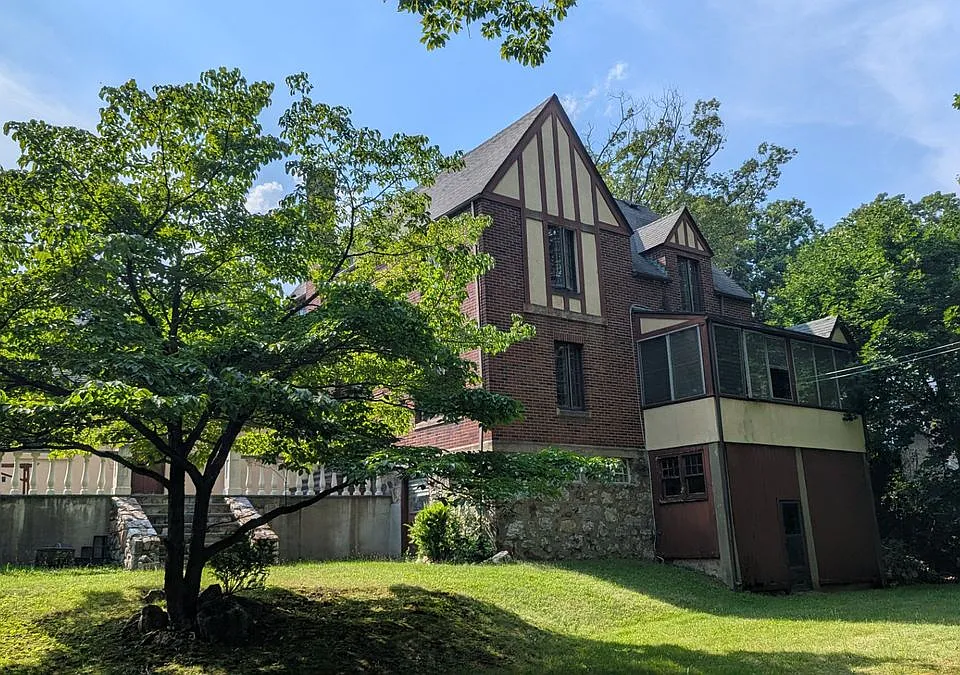 Building Photo 3