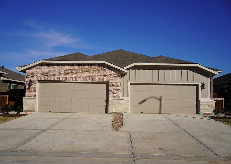 1st image of 616-620 Wheatfield Dr