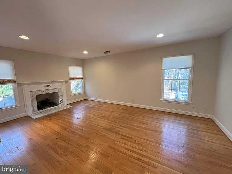 5179 Macomb St NW — Photo 10