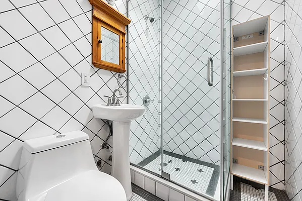 Rented by BH Brokerage Group | media 7