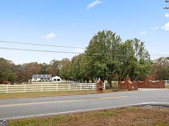 3rd image of 871 Robinson Rd