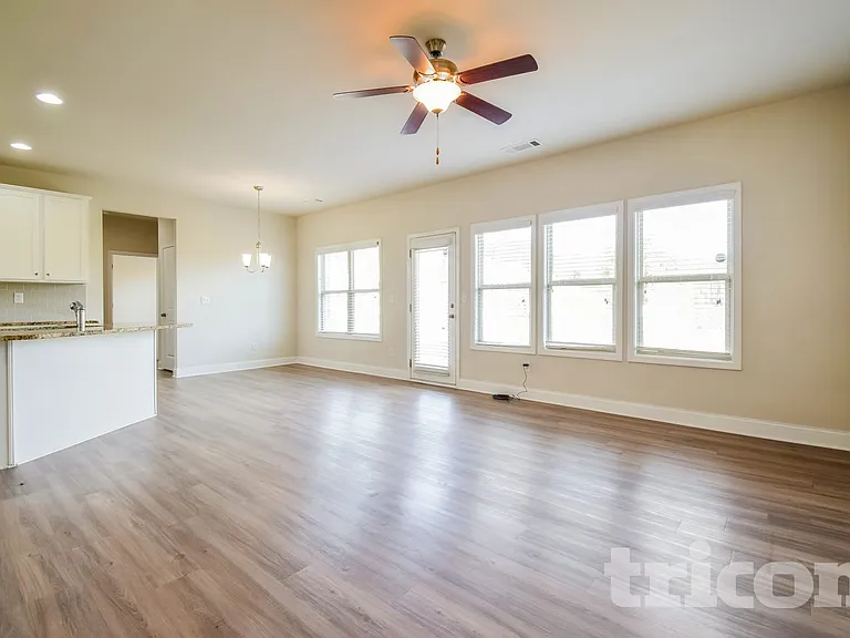 4020 Bella View Ln — Photo 2