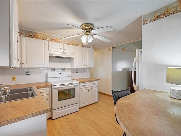 3rd image of 5791 Orange Blossom Rd