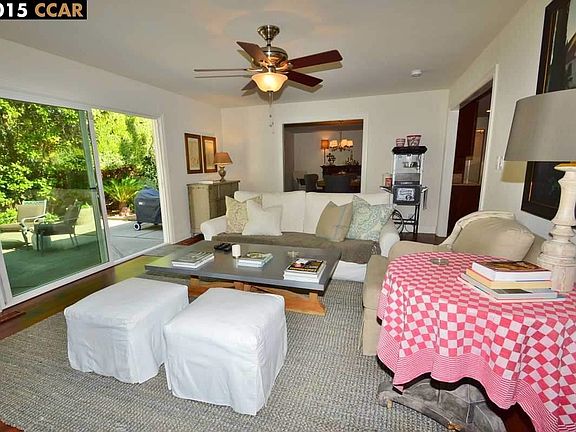Chic Open Plan w/fireplace.