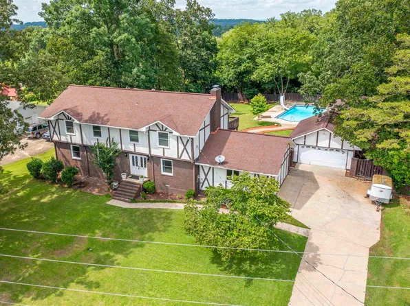 827 Creek Trl, Anniston, AL 36206