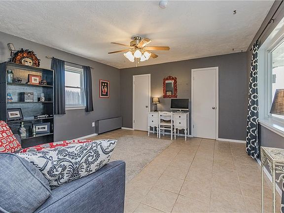 5th image of 901 E Hills Dr