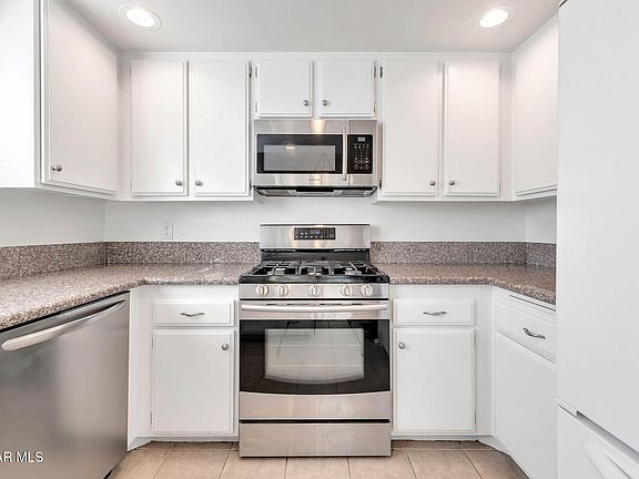 5th image of 20 Meadowlark Ln