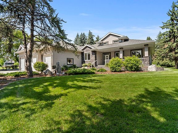 2nd image of Fernwood Cres #138