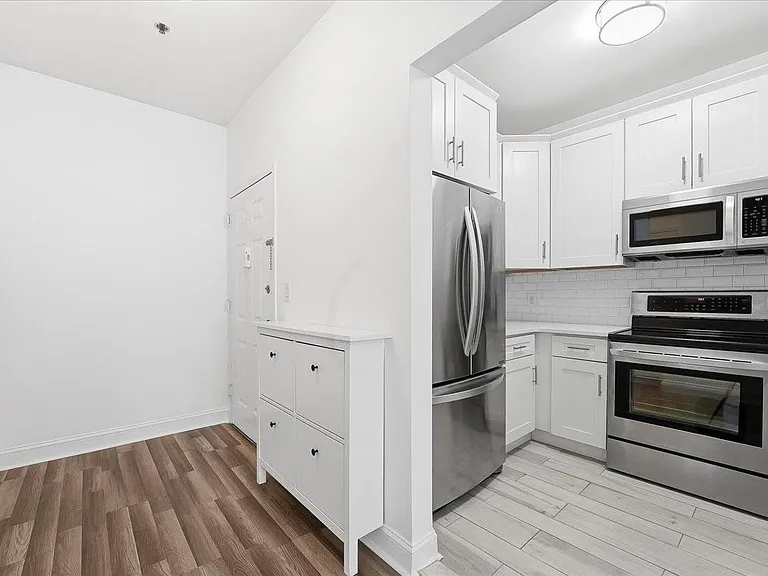 318 54th St #1B — Photo 3