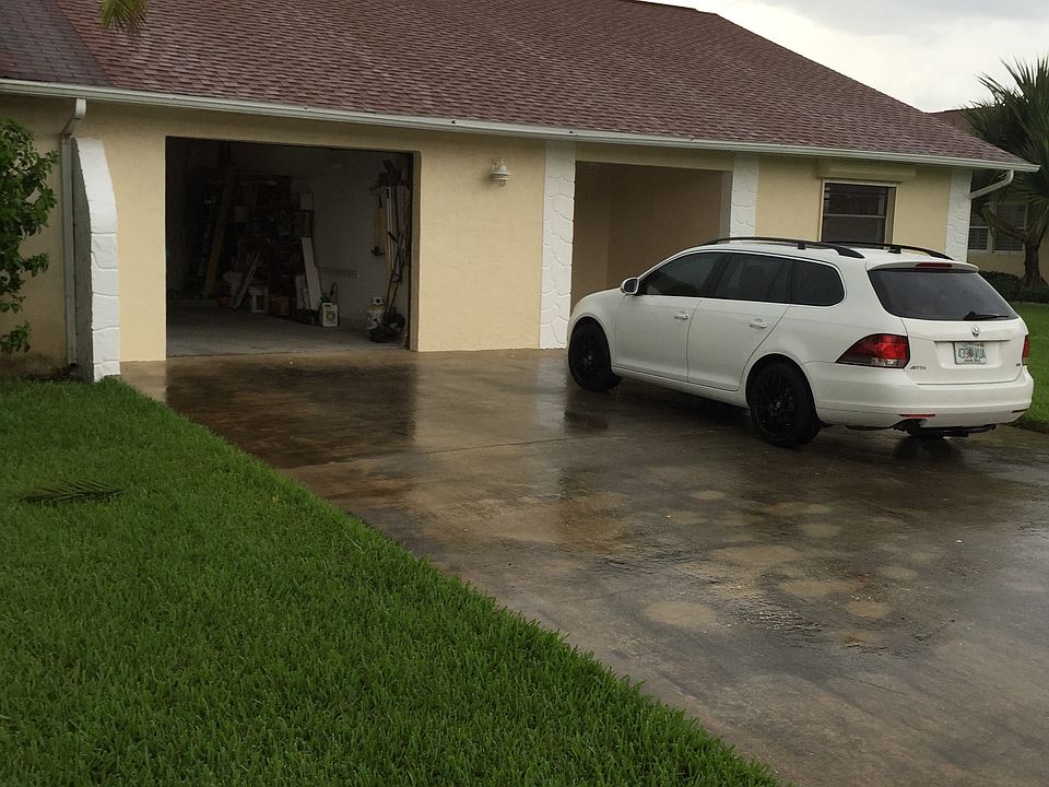 1st image of 109 Christine Cir