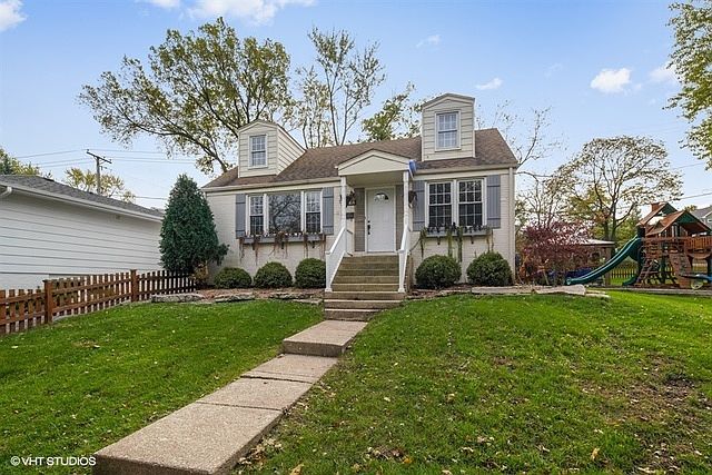 1st image of 818 W Hinsdale Ave