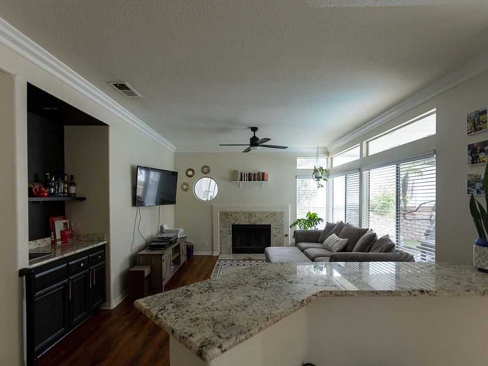 1st image of 40034 Gibraltar Dr