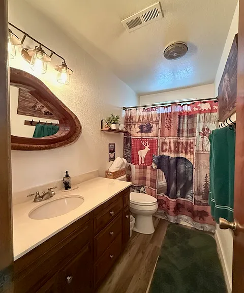 1005 N Michael Ave — Photo 3