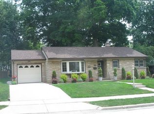 3711 Schroeder Dr, Manitowoc, WI 54220