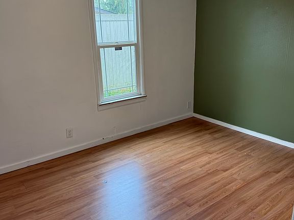 4th image of 11205 NE 189th St