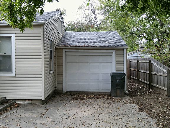 3rd image of 517 N Florence Ave