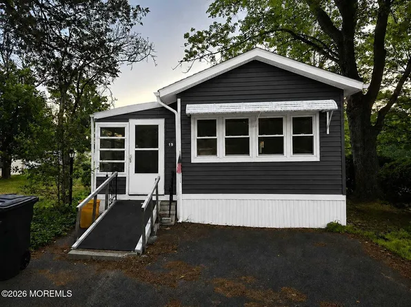 19 Summit Drive, Cream Ridge, NJ 08514