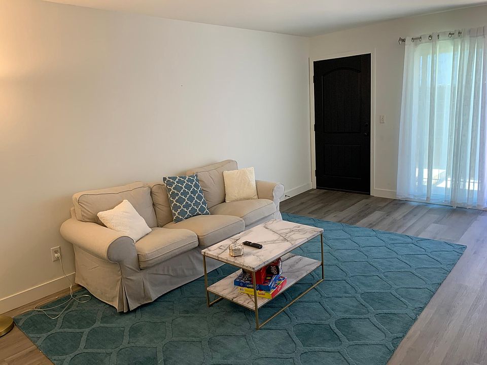 1st image of 1325 Wellesley Ave APT 104