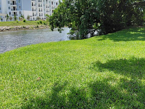 3rd image of 2403 S Waterside Drive #2403