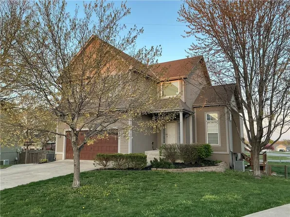 880 E Cheyenne St, Gardner, KS 66030