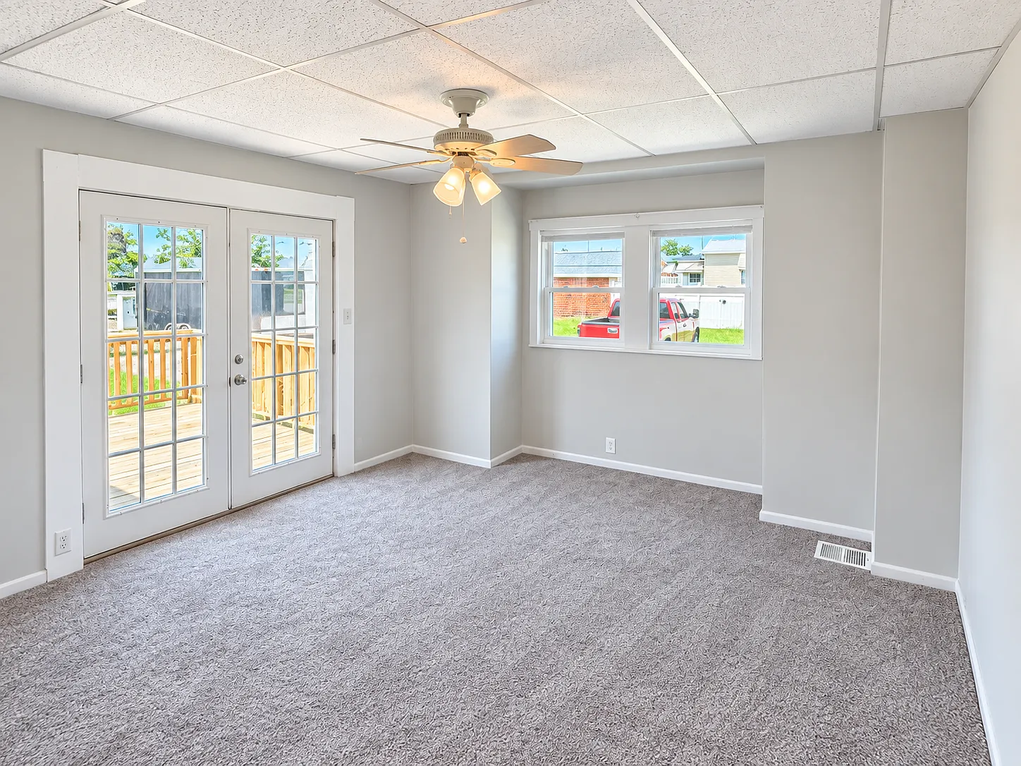 718 6th Ave — Photo 3