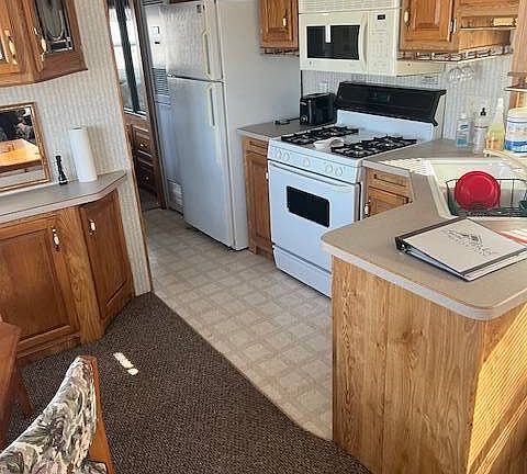 5th image of 599 Creekview Ln