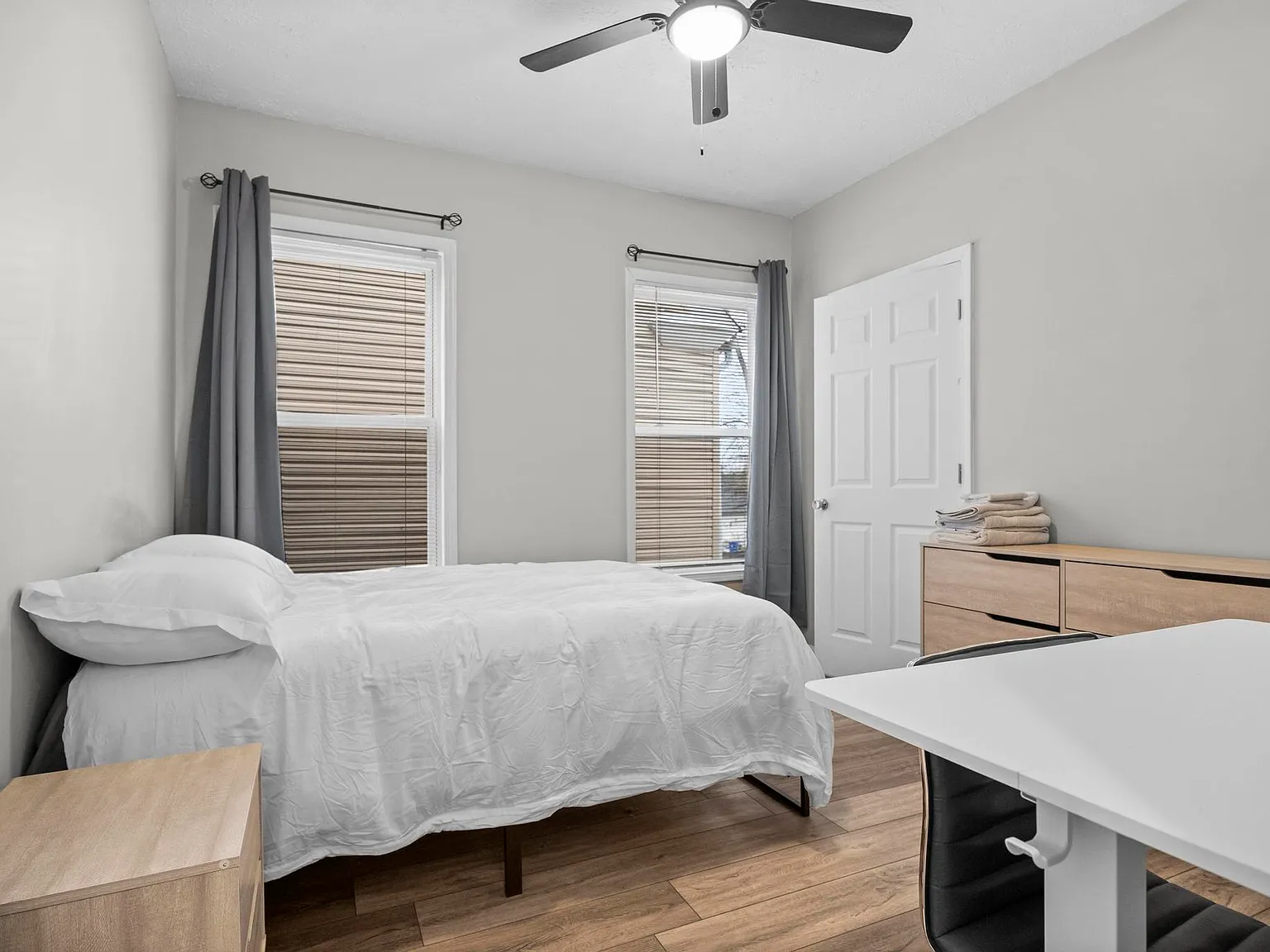 6 bed, 3400 sqft, $850 — Photo 2