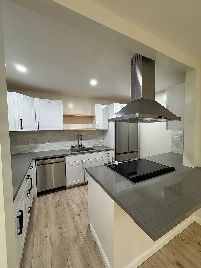 Building Photo - 5651 Sumner Way #309