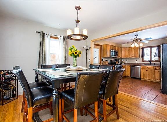 4th image of 23 Carroll St