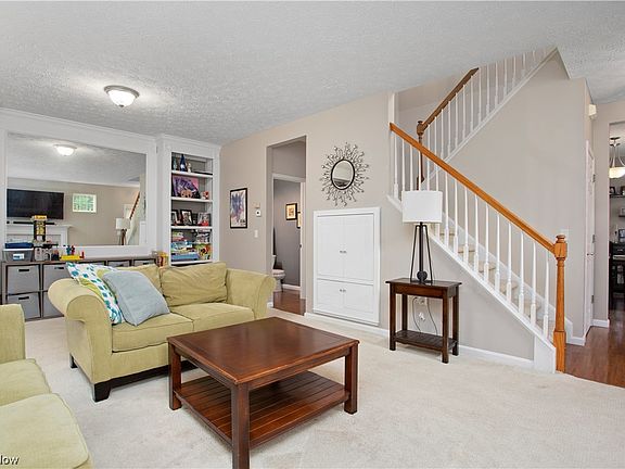 3rd image of 33229 Fairport Dr