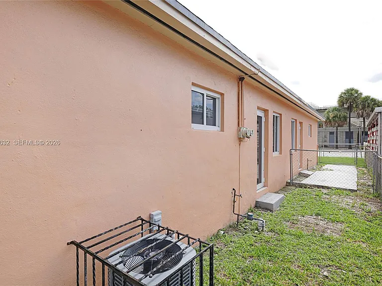 1202 NW 34th St #1200 — Photo 15
