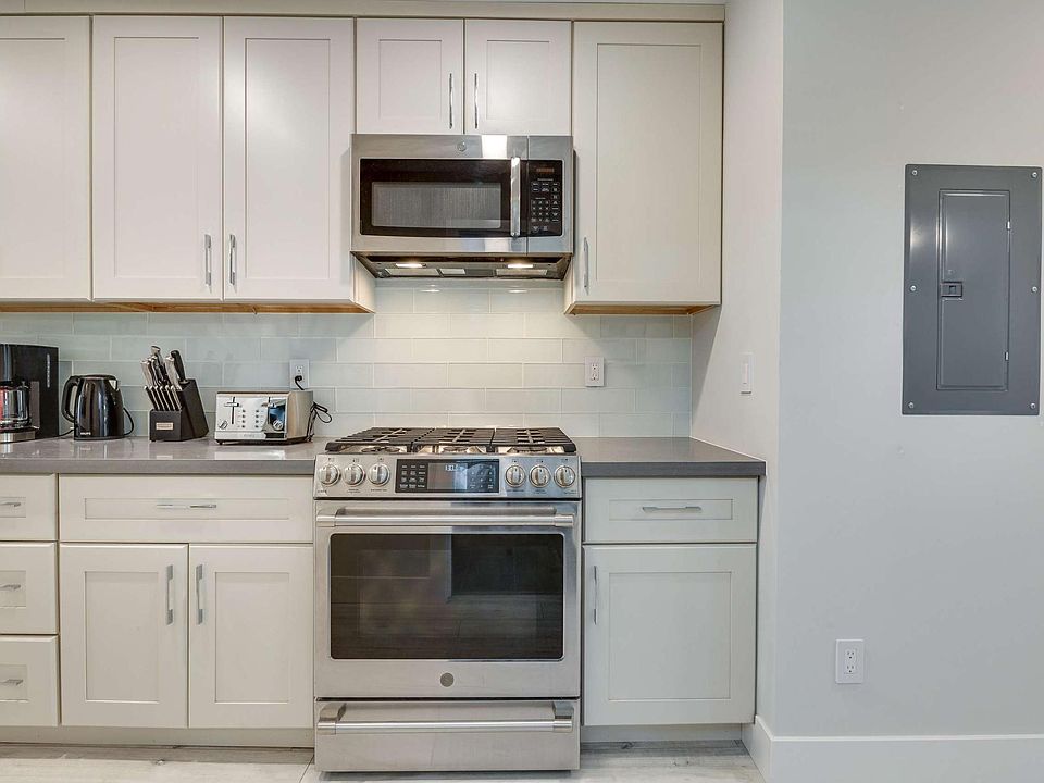 1st image of 1454 S Van Ness Ave #4