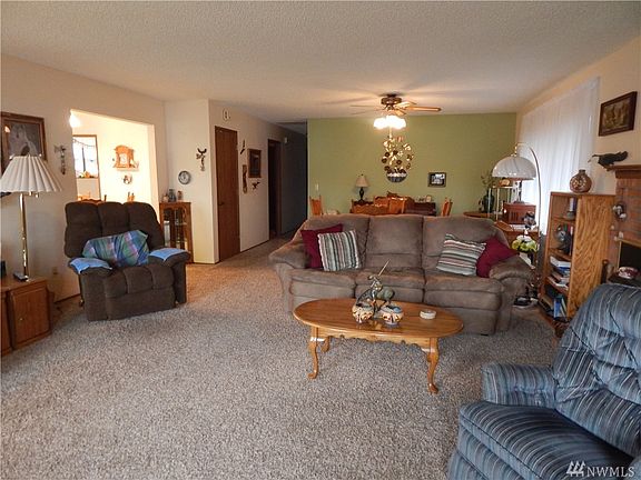 3rd image of 336 N Grape Dr