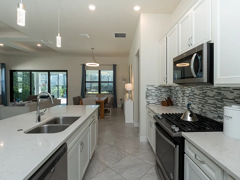 7254 Wilton Dr — Photo 4