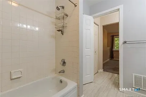 101 Farmington Chase Cres #101 — Photo 17