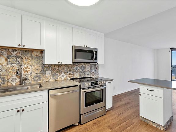 2nd image of 13499 Biscayne Blvd APT 613