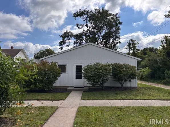 205 N Madison Ave, Fowler, IN 47944