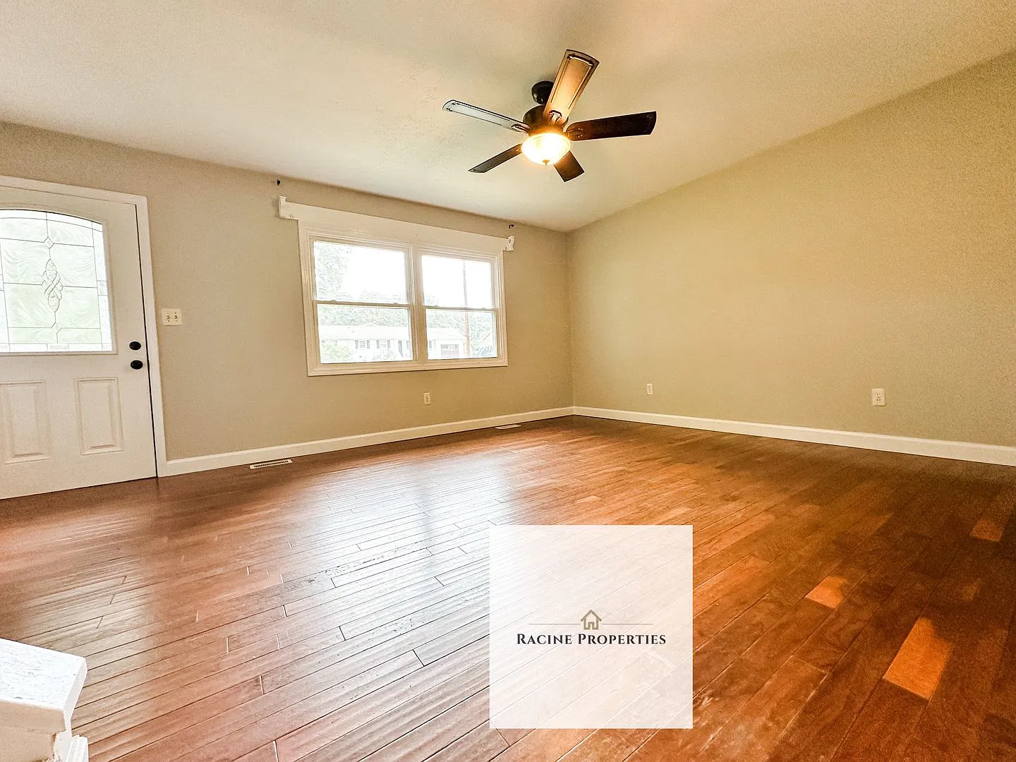 Pet Friendly Home with Fenced Backyard in Taylors, SC! — Photo 2