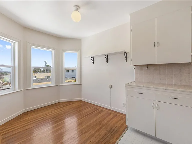 276 East Ave — Photo 16