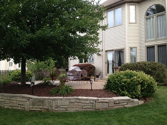 2nd image of 819 W Thornwood Dr