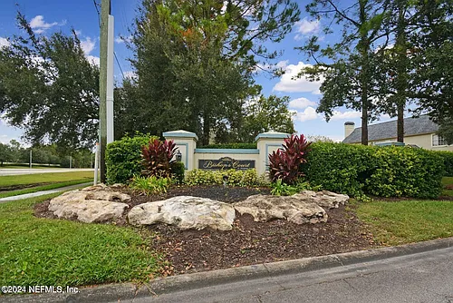 13703 Richmond Park Dr N Photo 1