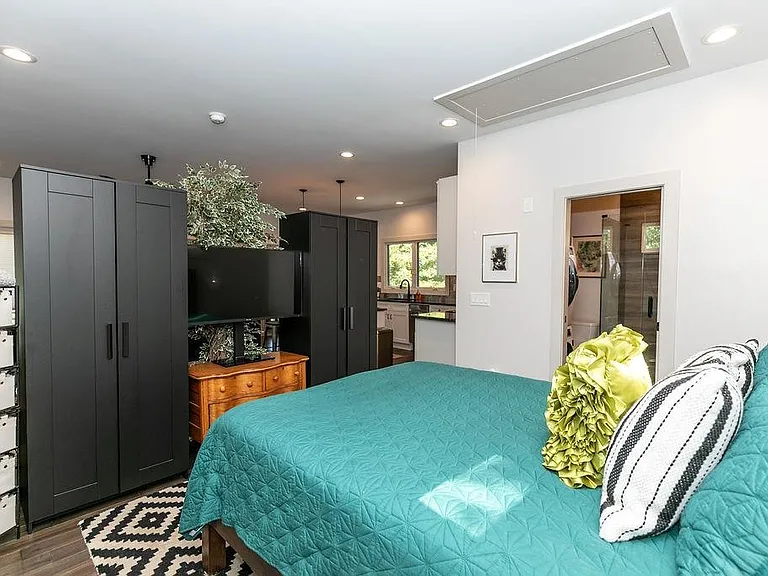 1084 Sanders Ave SE #B — Photo 15
