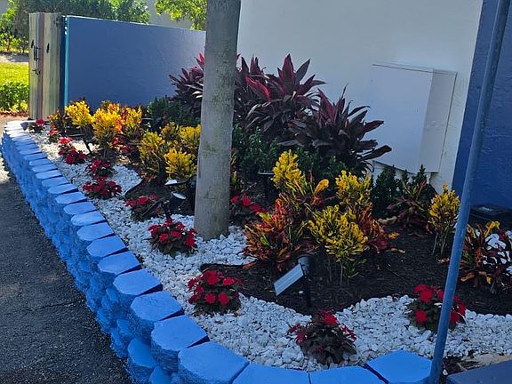 4th image of 105 S Riverside Dr APT 302