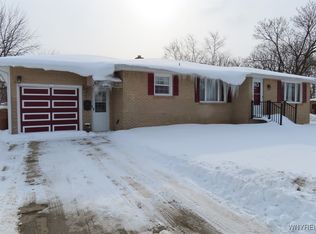 5 Grand Prix Dr, Cheektowaga, NY 14227