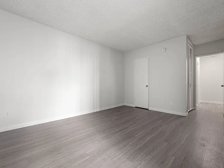 8011 W Romaine St — Photo 21