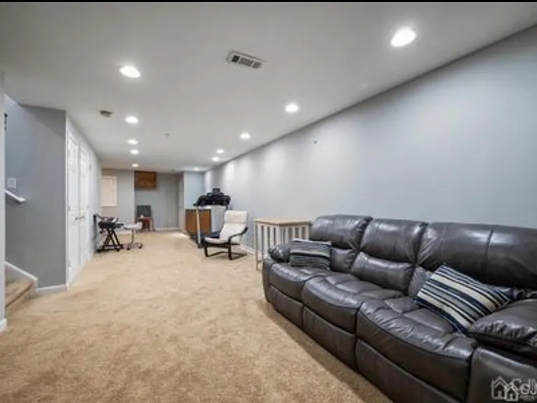 1211 Blossom Cir — Photo 27