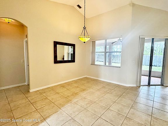 4th image of 2601 Diane Ave SE