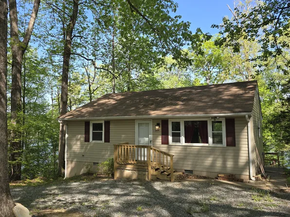 6308 Lakeshore Dr, Quinton, VA 23141
