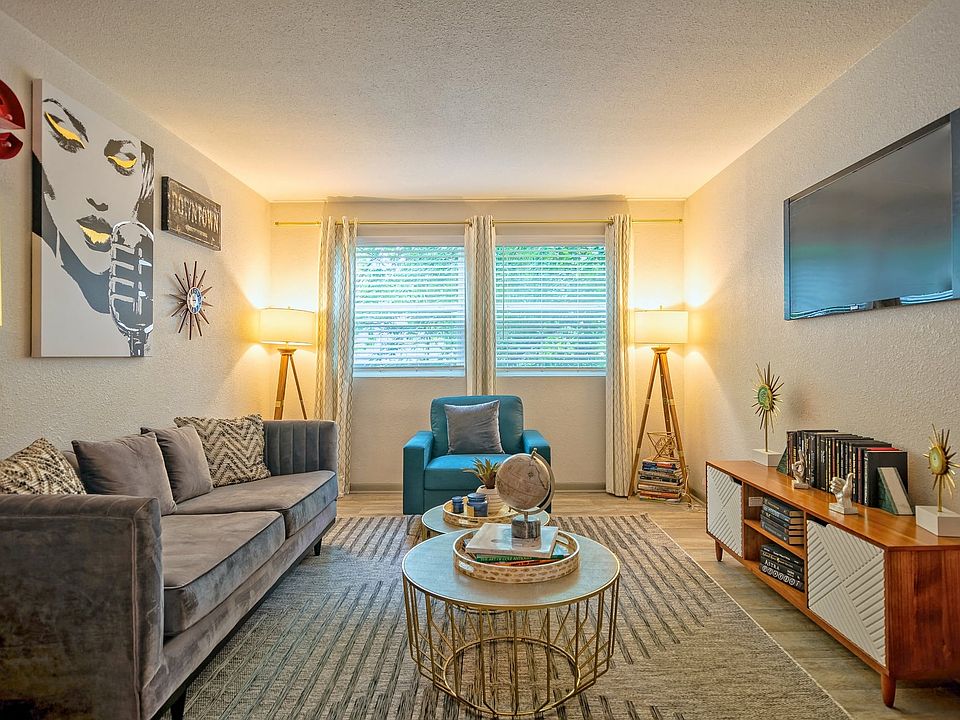 The Canvas - Living Room